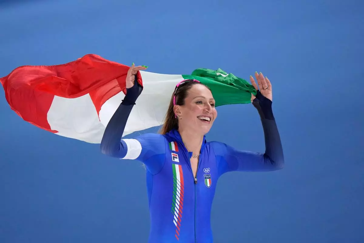 Francesca Lollobrigida of Italy celebrates winning the gold medal in the women's 5,000 meters speedskating race at the 2026 Winter Olympics, in Milan, Italy, Thursday, Feb. 12, 2026. (AP Photo/Luca Bruno)