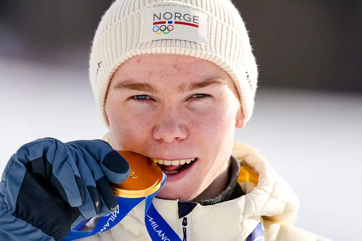 Jens Luraas Oftebro, of Norway, poses after winning the gold medal in the Nordic Combined Individual Gundersen Normal Hill/10km competition at the 2026 Winter Olympics, in Tesero, Italy, Wednesday, Feb. 11, 2026. (AP Photo/Matthias Schrader)