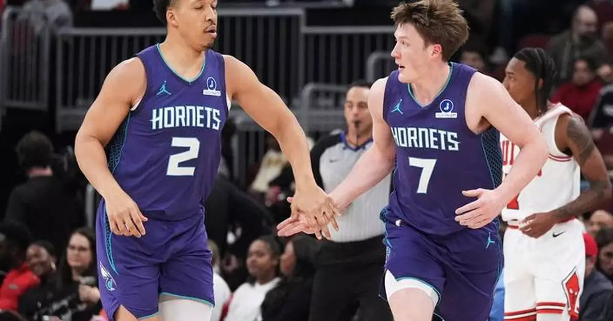 Miller, Knueppel lead Charlotte past Chicago 131-99 for 8th straight road win