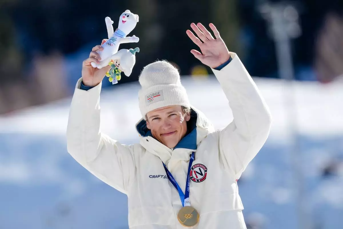 Johannes Hoesflot Klaebo, of Norway, waves after winning the gold medal in the cross country skiing men's 10km interval start free at the 2026 Winter Olympics, in Tesero, Italy, Friday, Feb. 13, 2026. (AP Photo/Evgeniy Maloletka)