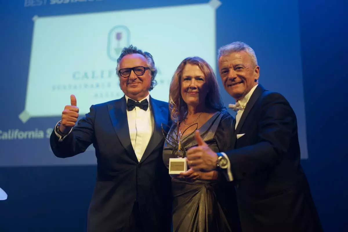 Allison Jordan (center), executive director of the California Sustainable Winegrowing Alliance, accepts the 2026 V d’Or Business Award for Best Sustainability Initiative in the Wine category, recognizing the organization’s Climate Action Toolkit.