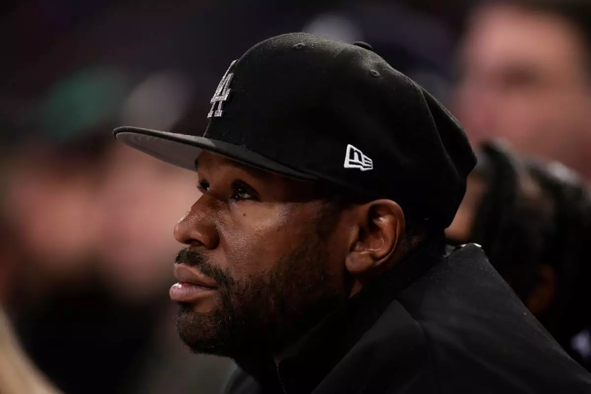 FILE - Boxer Floyd Mayweather Jr. looks on during the first half of an NBA basketball game between the LA Clippers and the New York Knicks, March 26, 2025, in New York. (AP Photo/Adam Hunger, File)