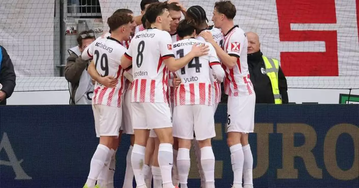 Freiburg moves to 7th in Bundesliga with 2-1 win over Gladbach