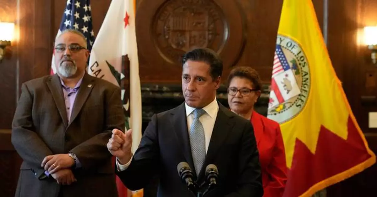 FBI serves search warrants at Los Angeles school district headquarters and superintendent’s home