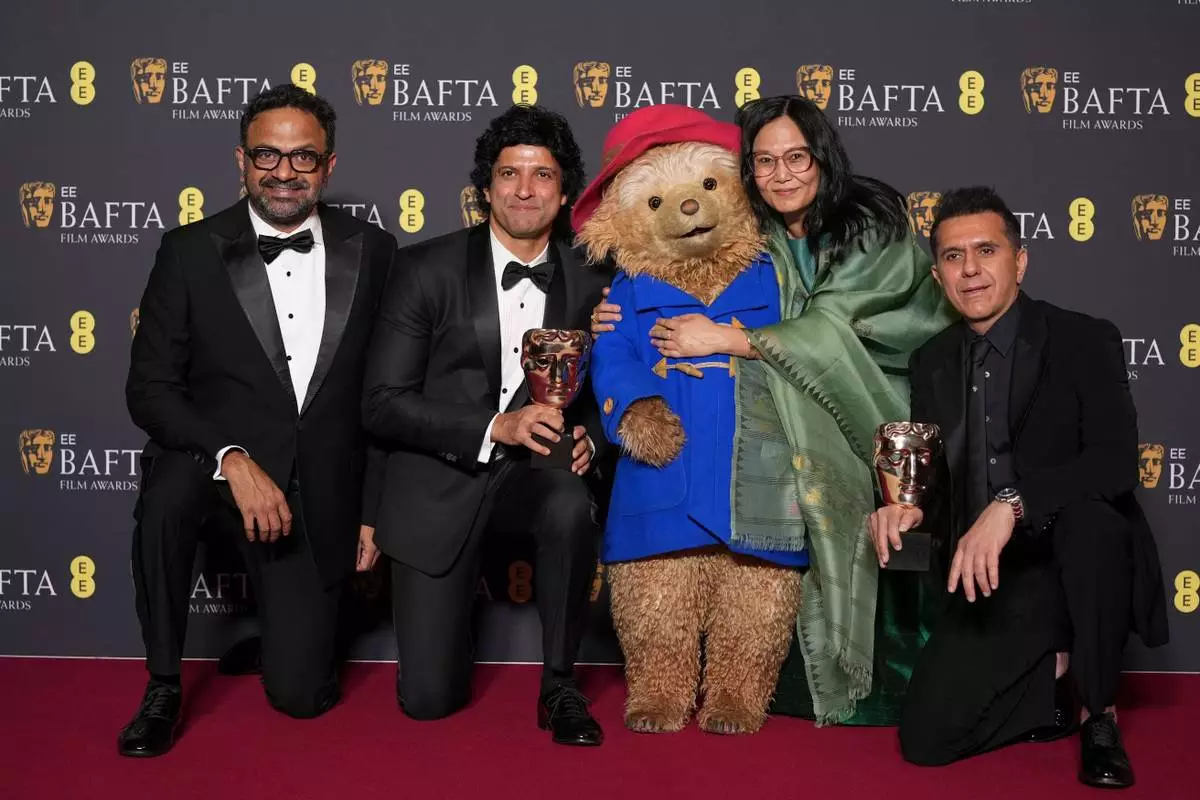 Alan McAlex, from left, Farhan Akhtar, Paddington Bear, Lakshmipriya Devi, and Ritesh Sidhwani pose with the award for children's &amp; family film for 'Boong' at the 79th British Academy Film Awards, BAFTA's, in London, Sunday, Feb. 22, 2026. (AP Photo/Alastair Grant)