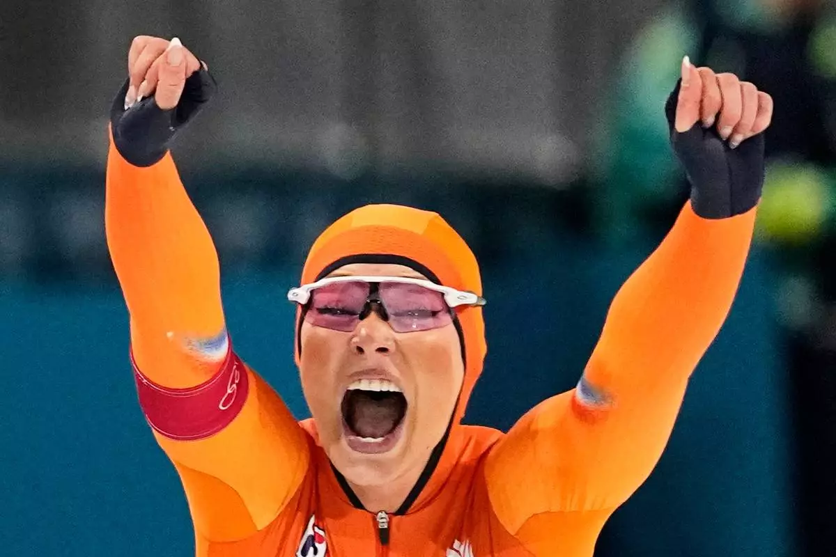 Jutta Leerdam of the Netherlands celebrates winning the gold medal in the women's 1,000 meters speedskating race at the 2026 Winter Olympics, in Milan, Italy, Monday, Feb. 9, 2026. (AP Photo/Ben Curtis)