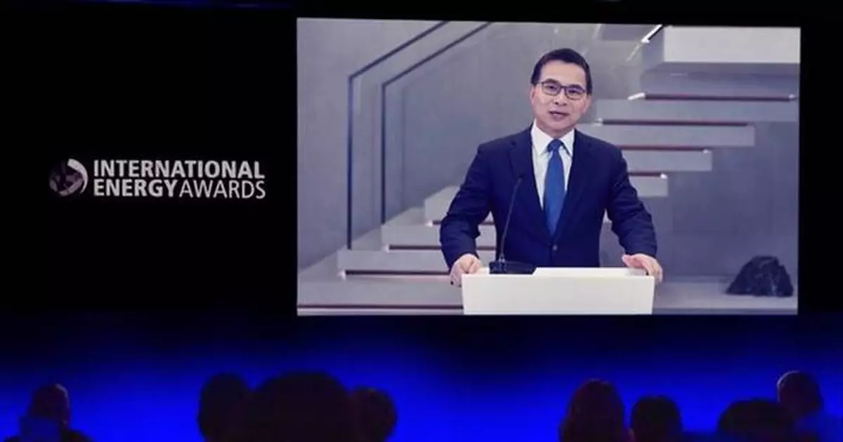 Lei Zhang Becomes First Private-Sector Leader to Receive Energy Institute President's Award