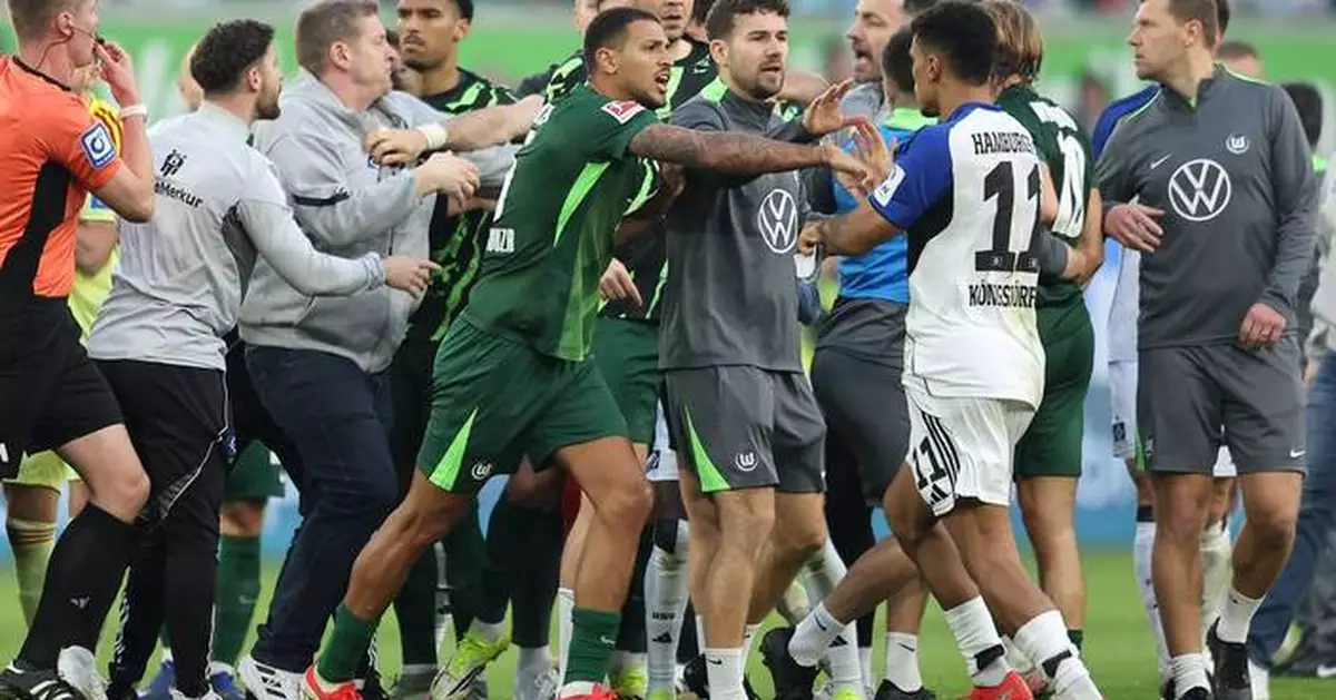 Flares fly and players fight as Wolfsburg moves closer to relegation with Bundesliga loss to Hamburg