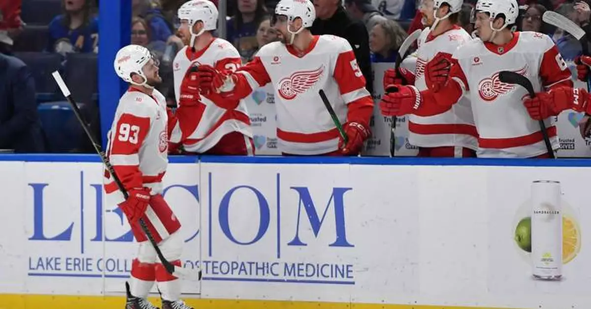 Alex DeBrincat sparks 3-goal 1st-period surge in Red Wings 5-2 win over Sabres