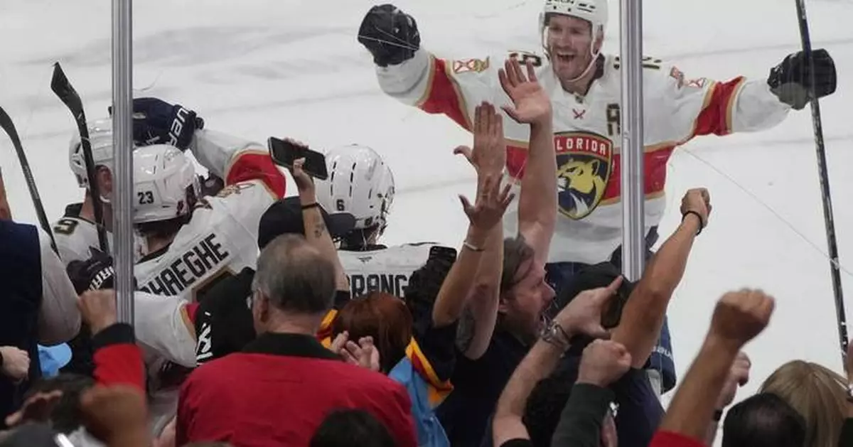 Carter Verhaeghe scores 2 late goals, rallying Panthers to 4-3 win over Red Wings