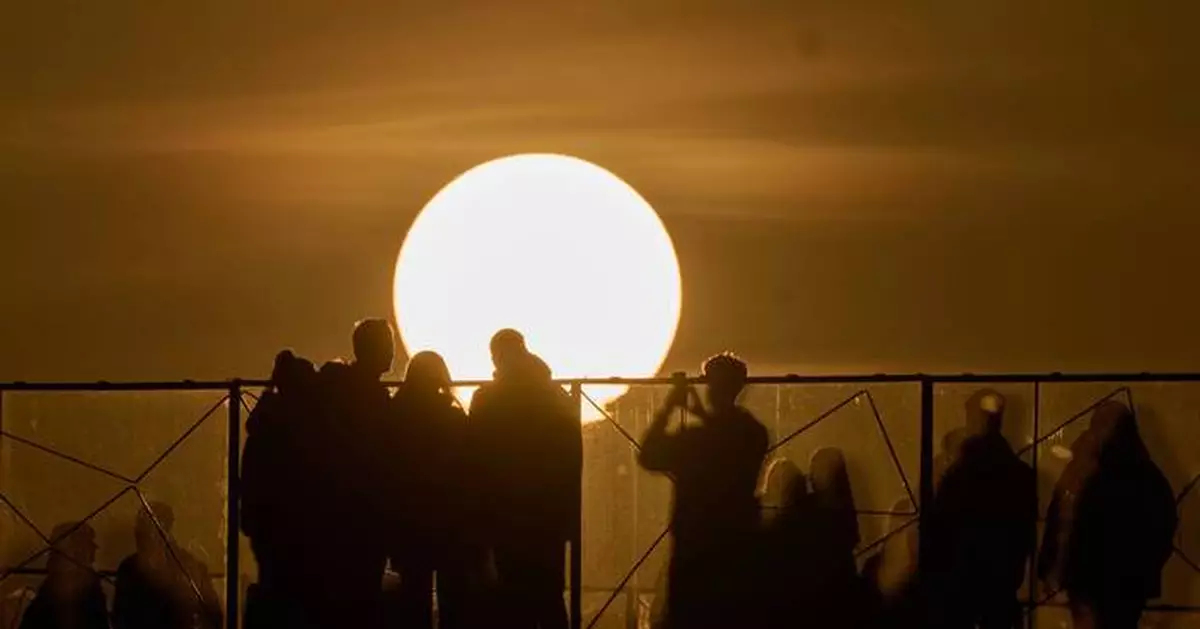 Moscow businesses struggle as Russia restricts cellphone internet services