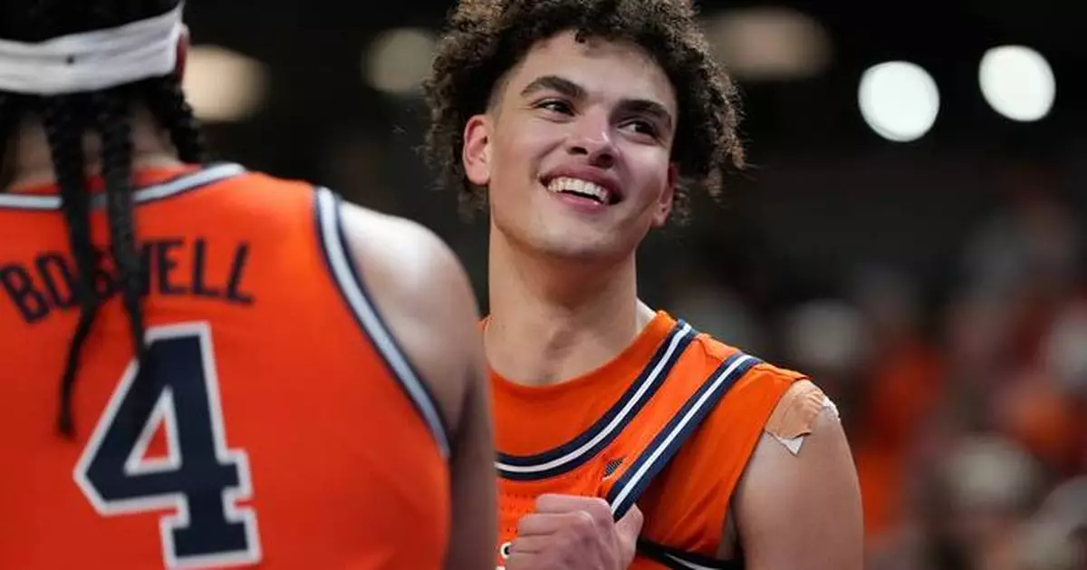 Houston embraces a 'home' Sweet 16 game at Toyota Center as Illinois arrives unfazed