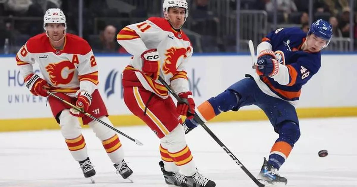 Holmstrom scores 2 as Islanders race to an early lead, hold on to beat Flames 3-2