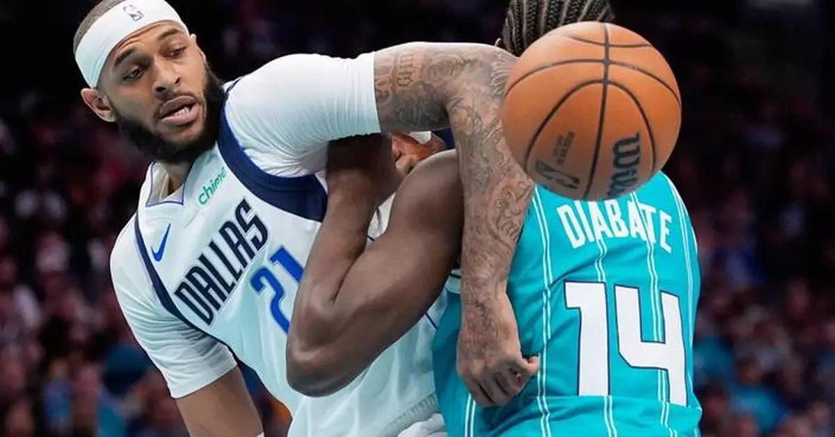 Hornets rout Mavericks 117-90 for 5th straight victory and .500 record