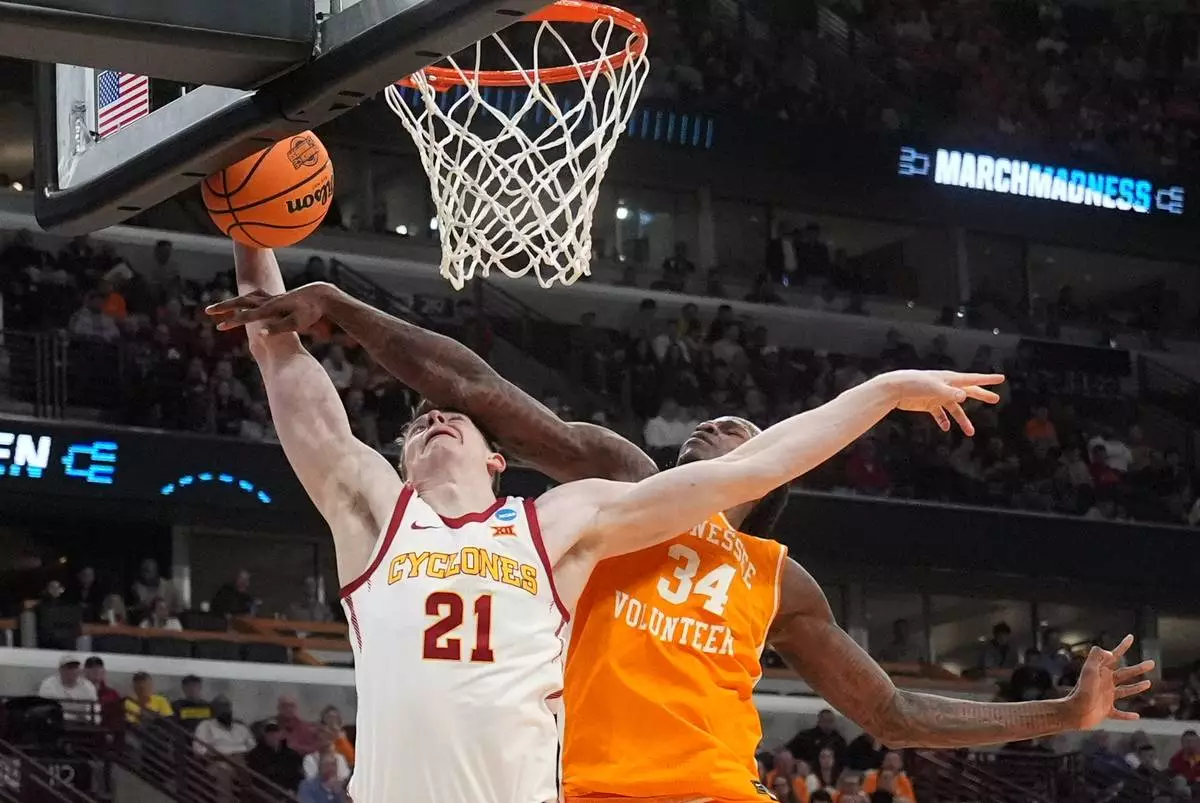 Iowa State's Dominykas Pleta (21) heads to the basket as Tennessee's Felix Okpara (34) defends during the second half in the Sweet 16 of the NCAA college basketball tournament, Friday, March 27, 2026, in Chicago. (AP Photo/Nam Y. Huh)
