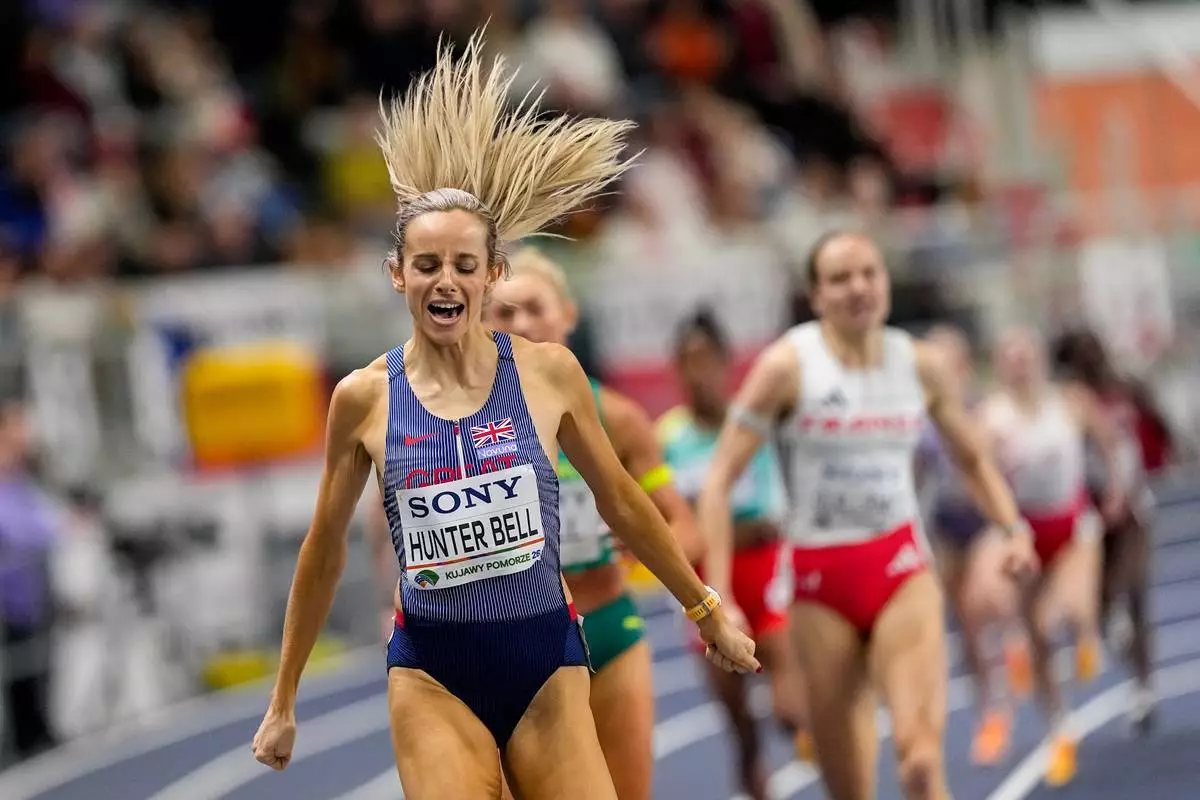Georgia Hunter Bell, of Britain, reacts after crossing the finish line to win the gold medal in the women's 1500 meters final at the World Athletics Indoor Championships in Torun, Poland, Sunday, March 22, 2026. (AP Photo/Petr David Josek)