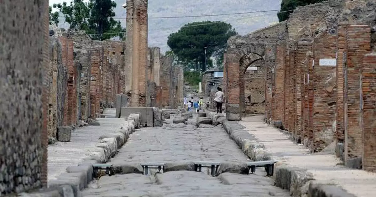 A new exhibit shows plaster casts of Pompeii victims frozen at the time of death