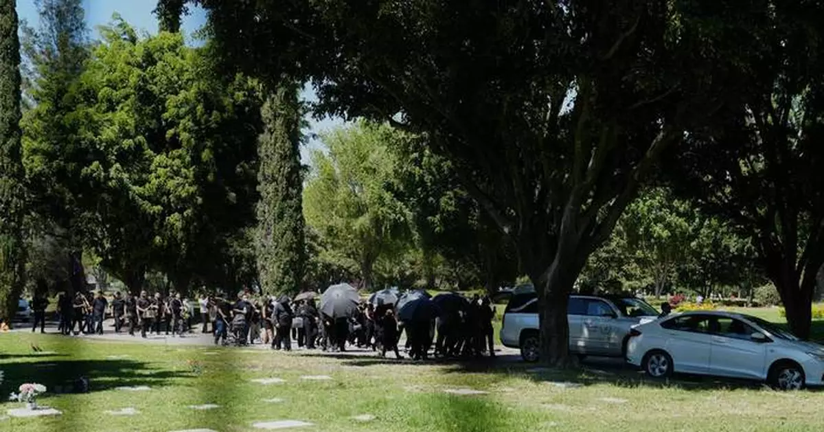 Jalisco cartel leader 'El Mencho' buried in a golden casket in a Guadalajara cemetery