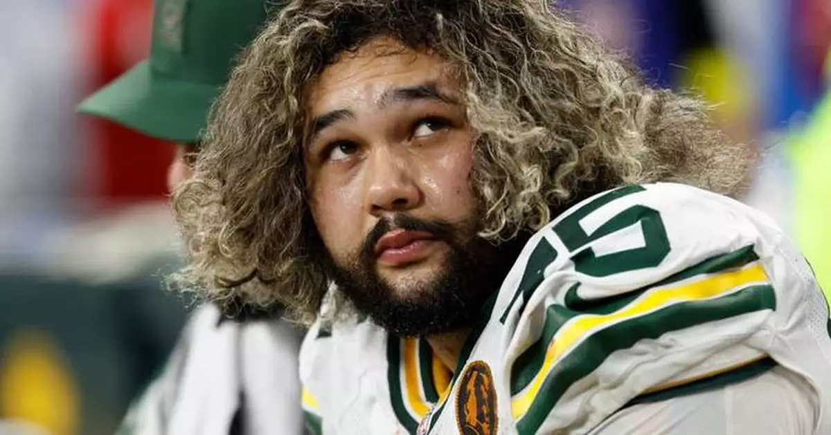 Offensive lineman Sean Rhyan agrees to extension with Packers, AP source says