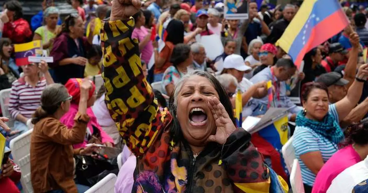 Photos from Caracas and US court where former Venezuelan President Maduro fights indictment