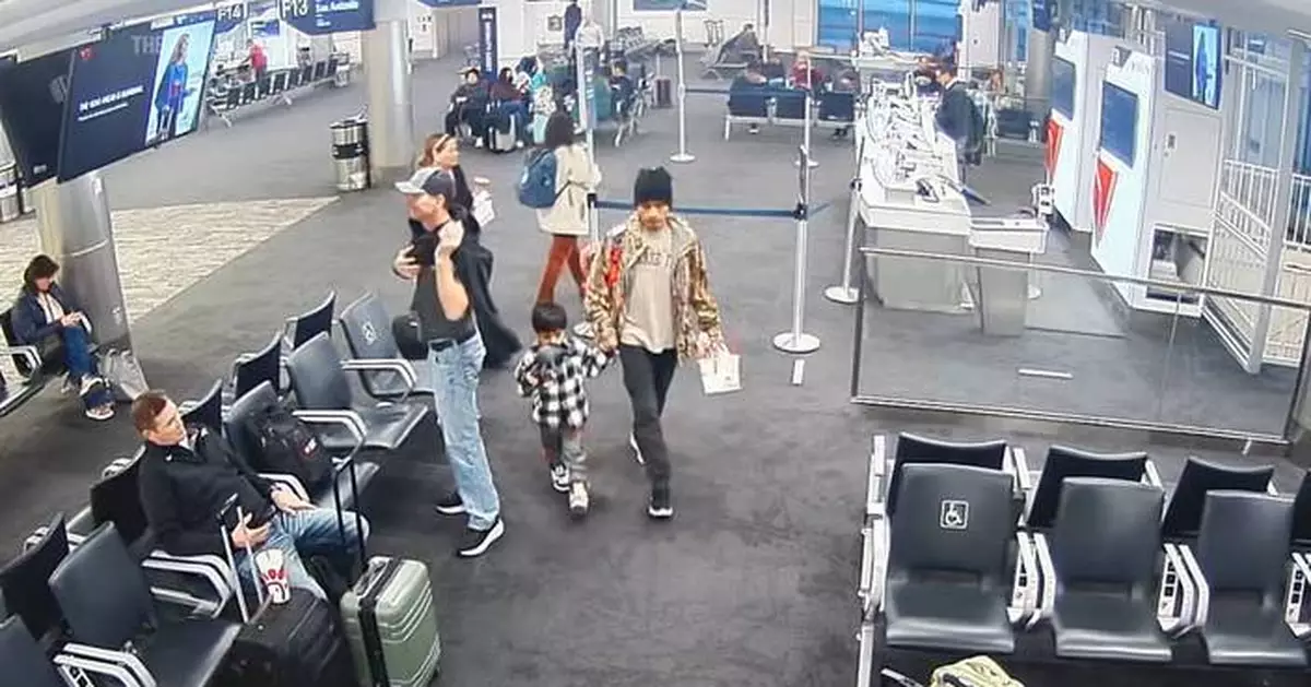 Video shows Minnesota dad and boy were flown on Delta to ICE detention in Texas
