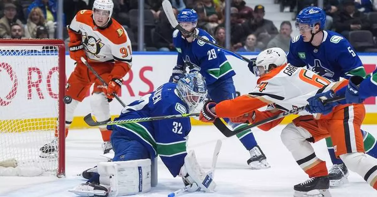 The Ducks beat the Canucks 5-3 as Mikael Granlund scores 2 goals