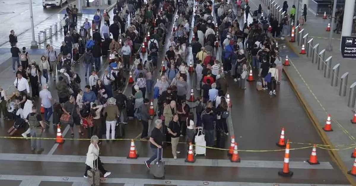 The Latest: Almost 500 TSA officers have quit during the shutdown