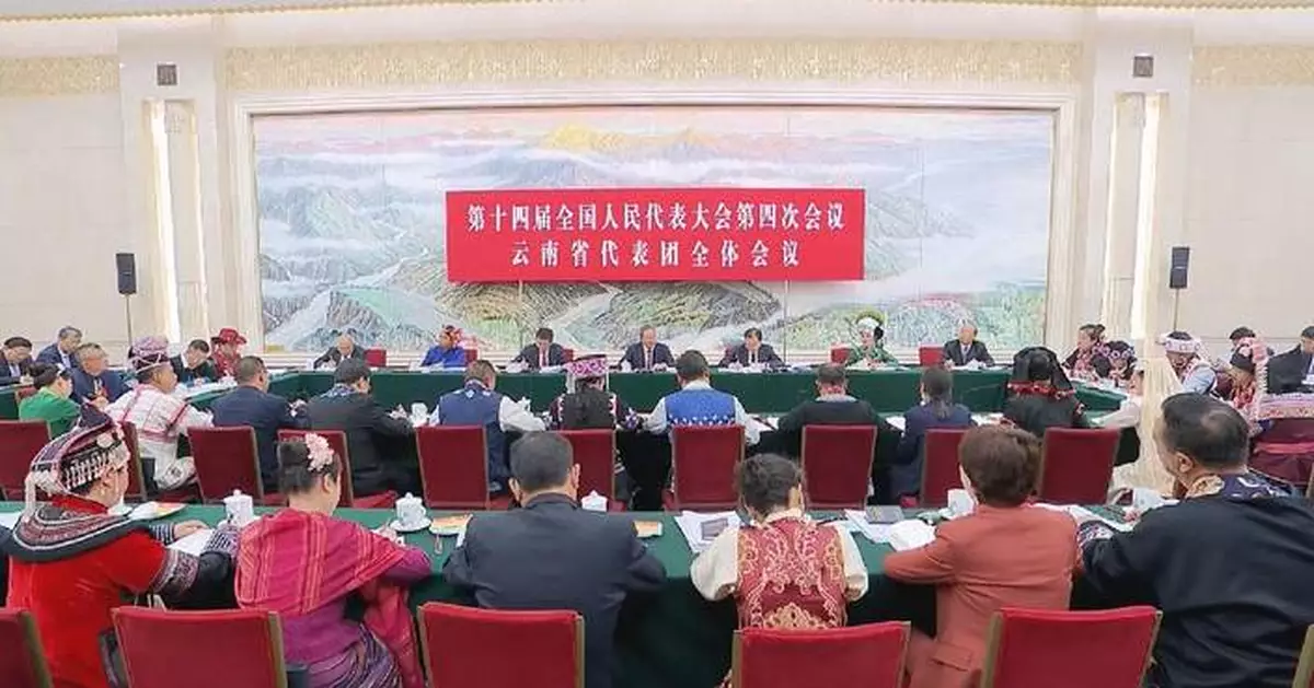 Chinese leaders attend deliberations at annual legislative session
