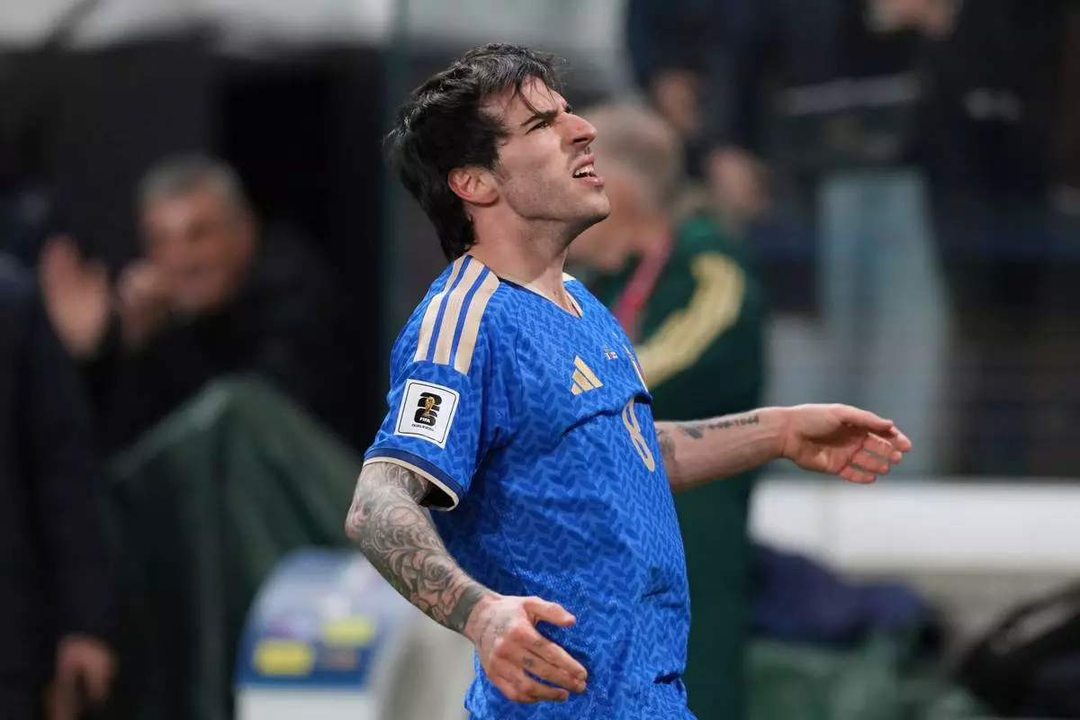 Italy's Sandro Tonali celebrates after scoring his side's first goal during the World Cup qualifying play-off soccer match between Italy and Northern Ireland, in Bergamo, Italy, Thursday, March 26, 2026. (AP Photo/Antonio Calanni)