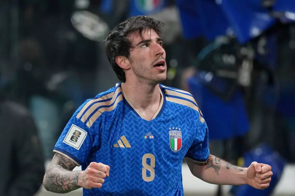 Italy's Sandro Tonali celebrates after scoring his side's first goal during the World Cup qualifying play-off soccer match between Italy and Northern Ireland, in Bergamo, Italy, Thursday, March 26, 2026. (AP Photo/Antonio Calanni)