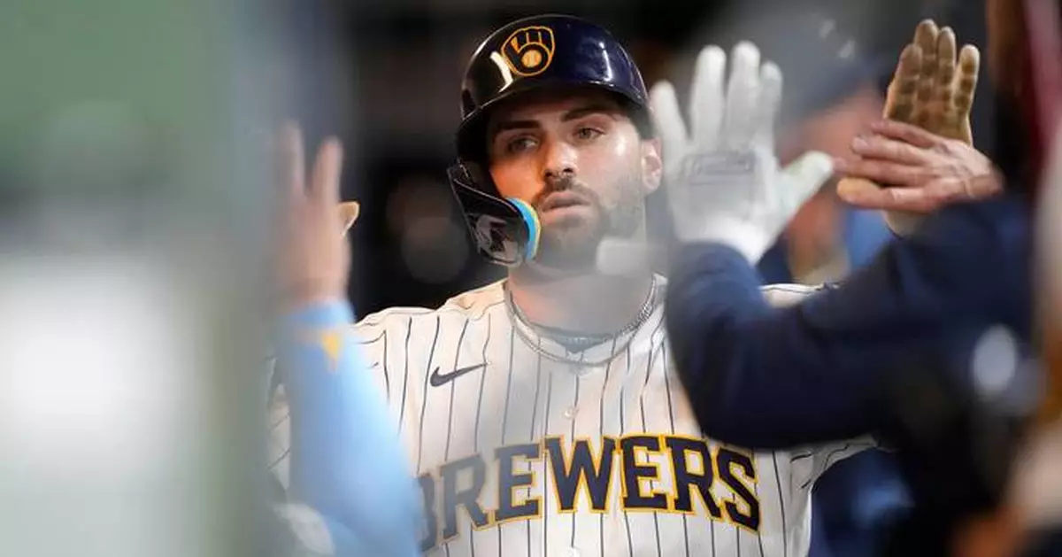 Murakami's Home Run Isn't Enough, Brewers beat White Sox 6-1