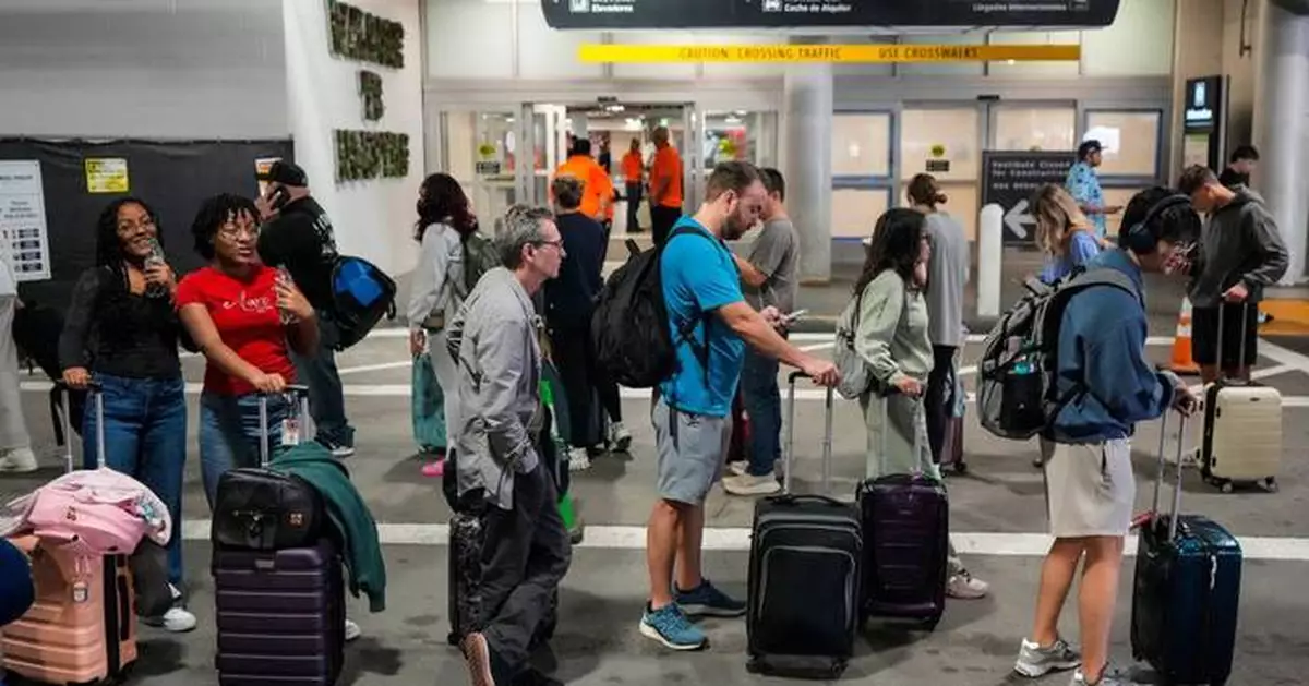 Long airport lines highlight concerns about unpaid security officers in the shutdown