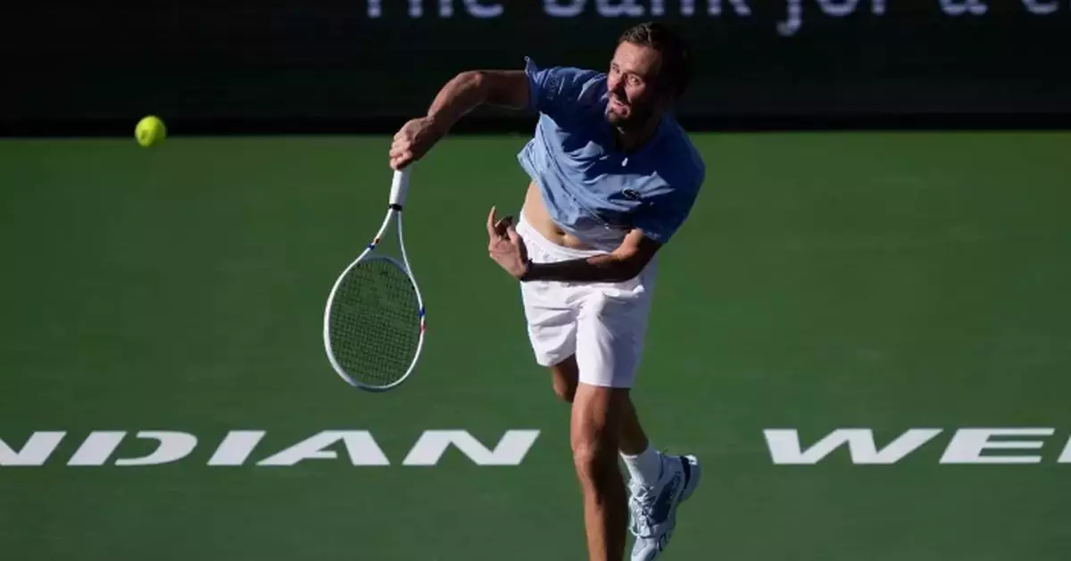 Medvedev hands Alcaraz his first loss of the year, heads to Indian Wells final against Sinner