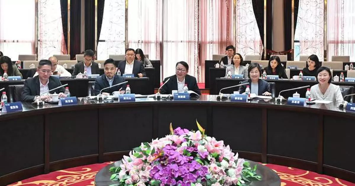 Hong Kong Delegation Studies Education Models in Ningbo for University Town Development Insights