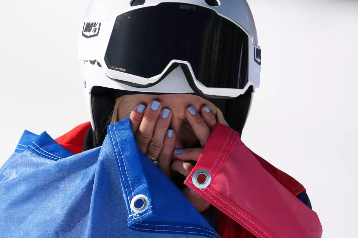 Cecile Hernandez, of France, reacts after winning the gold medal in the women's snowboard cross SB-LL2 at the 2026 Winter Paralympics, in Cortina d'Ampezzo, Italy, Sunday, March 8, 2026. (AP Photo/Emilio Morenatti)