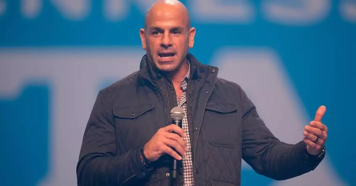 Struggling Titans had much more than money to lure free agents to Tennessee