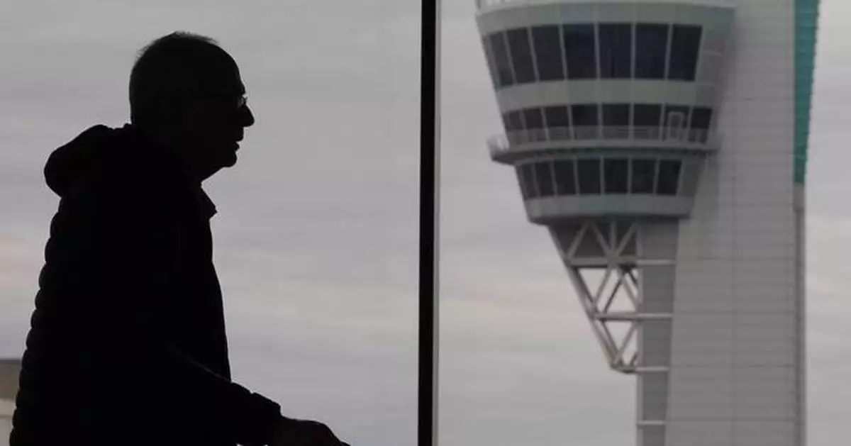 Airport bottlenecks ease as TSA workers get paid, but shutdown continues