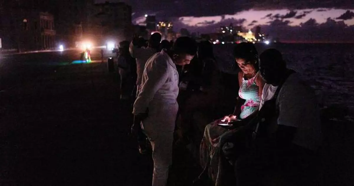 Cuba begins to restore power after nationwide grid collapse