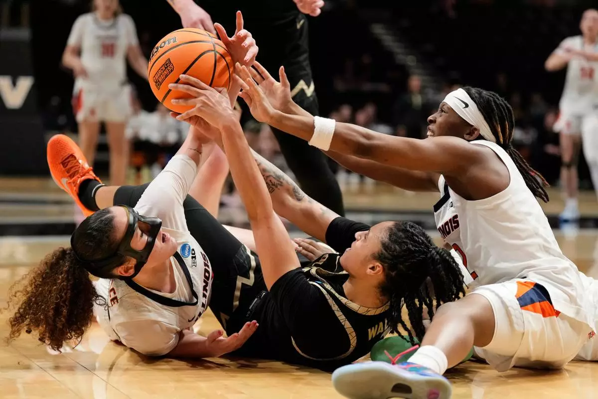 Illinois forward Berry Wallace, left, and guard Destiny Jackson, right, battle Colorado guard Zyanna Walker, middle, for the ball during the second half in the first round of the NCAA college basketball tournament Saturday, March 21, 2026, in Nashville, Tenn. (AP Photo/George Walker IV)
