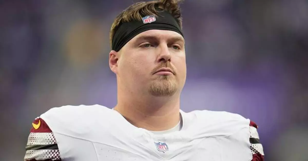 Commanders sign veteran offensive lineman Andrew Wylie to an extension