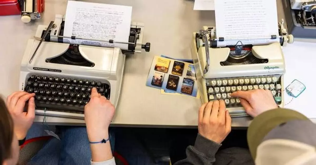 A college instructor turns to typewriters to curb AI-written work and teach life lessons