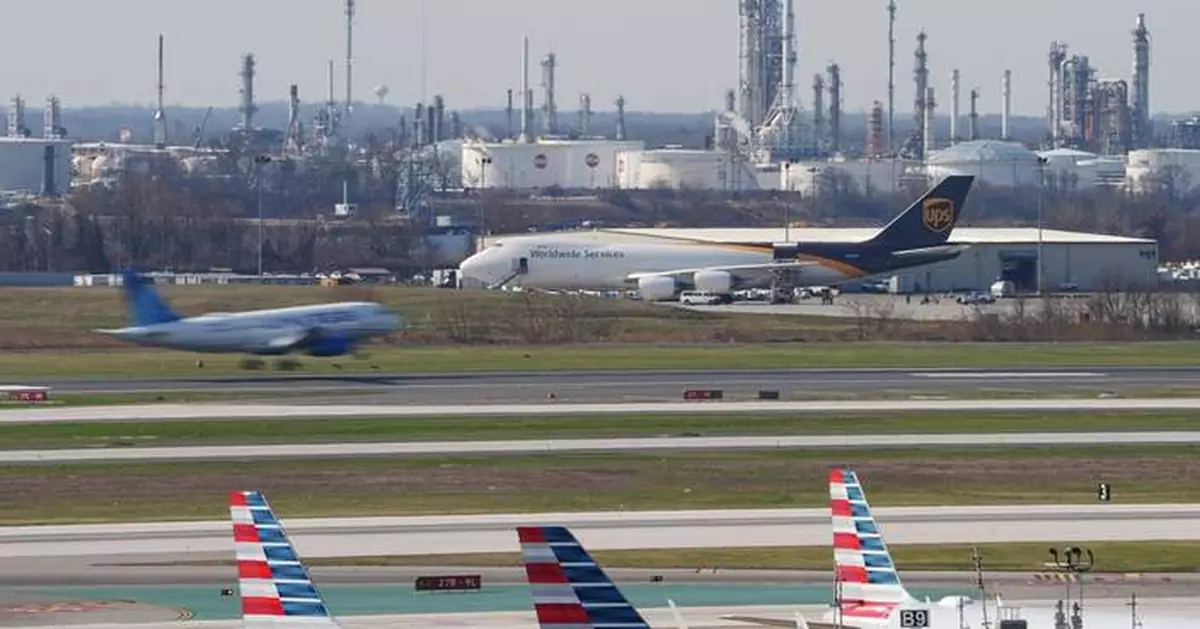 Secret Service agent assigned to Jill Biden accidentally shoots himself in leg at airport