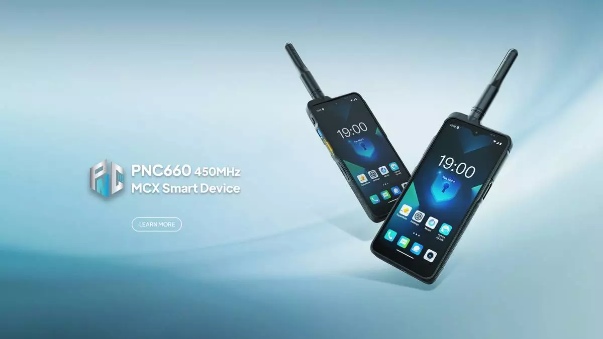Hytera PNC660 450MHz MCX Smart Device for mission-critical 450 MHz networks.