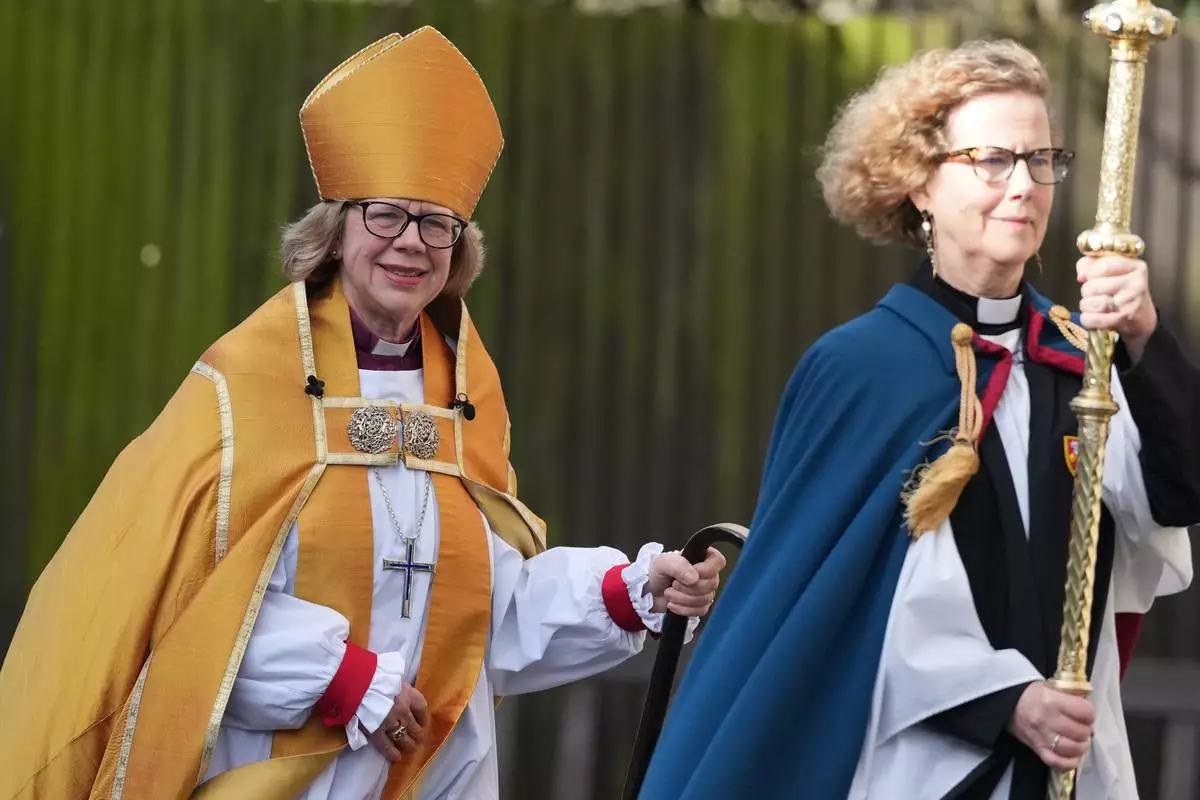 Sarah Mullally, left, arrives for the Enthronement Ceremony installing her as archbishop of Canterbury in Canterbury, England, Wednesday, March 25, 2026, the first woman ever to lead the Church of England. (AP Photo/Alastair Grant)
