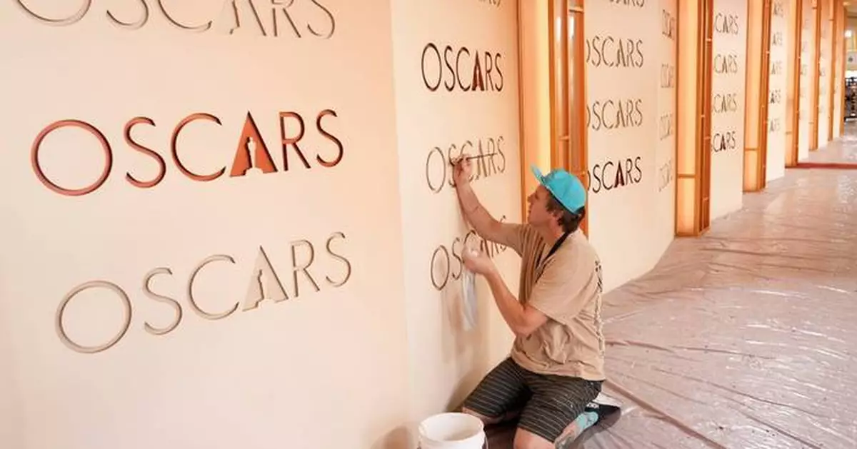 The day before the Oscars, the ‘Bridesmaids’ rehearsed
