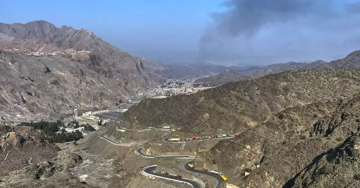 Afghanistan says it thwarted Pakistani airstrike on Bagram Air Base as fighting enters 4th day