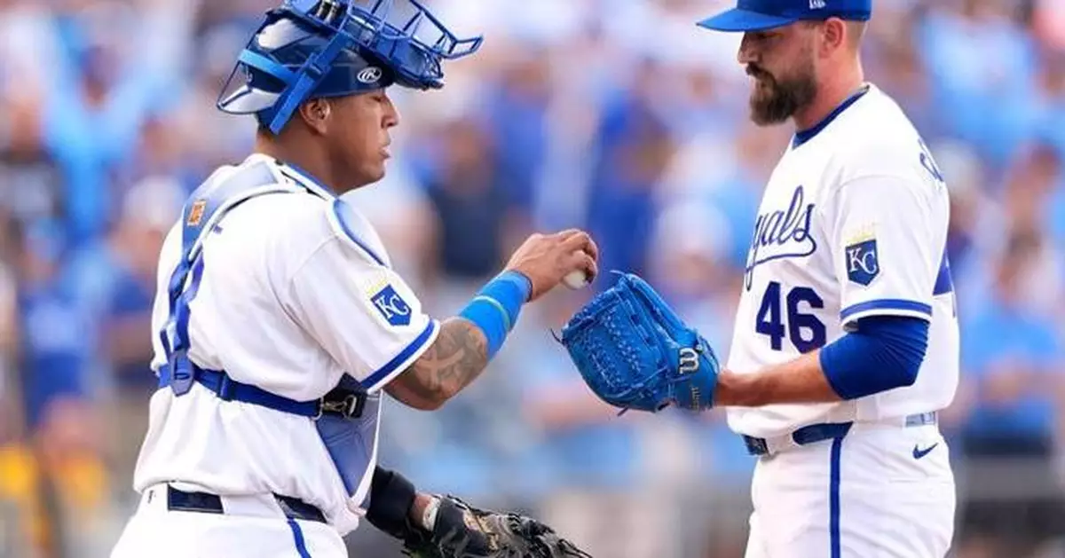 Royals use rare long ball to defeat the Twins