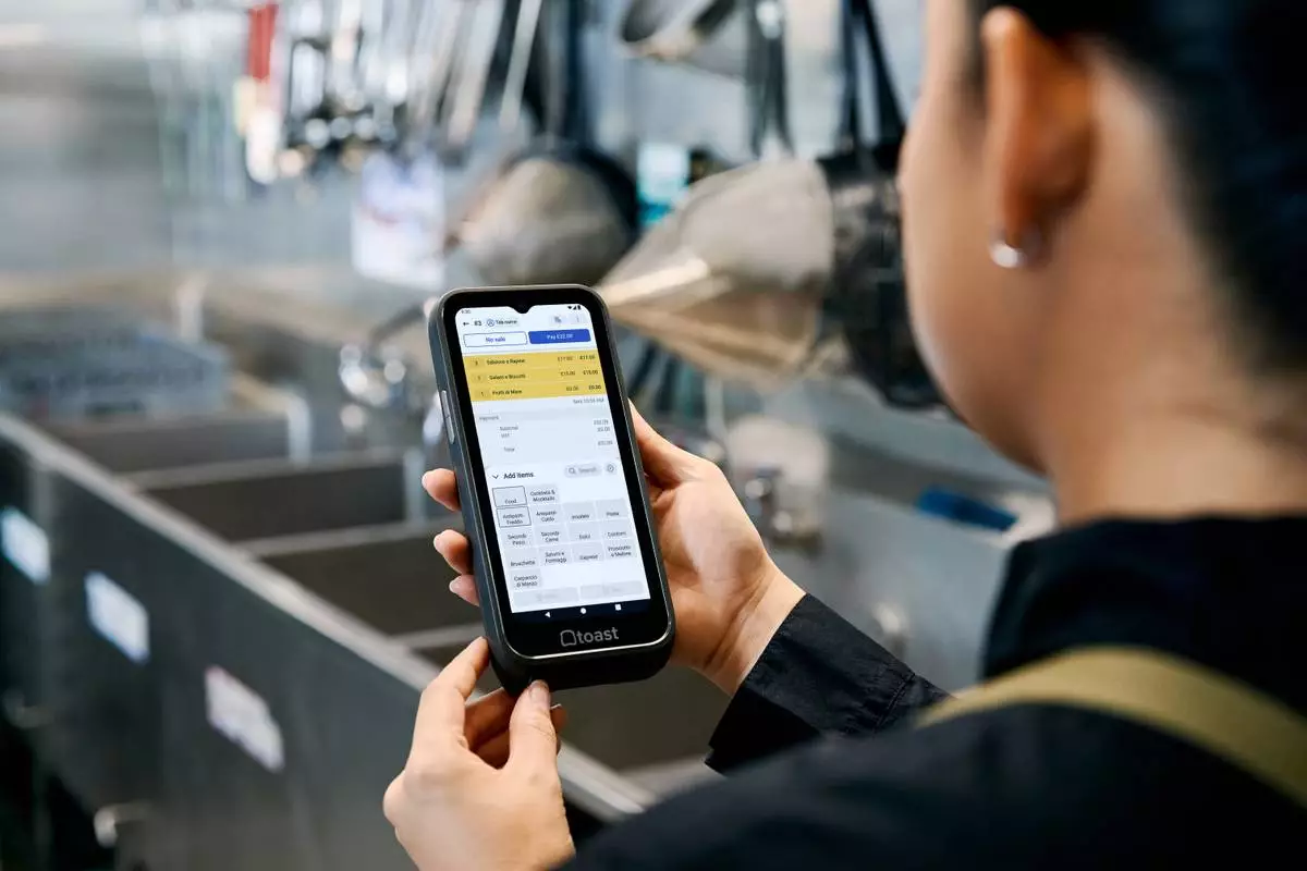 Toast Launches Toast Go® 3 Handheld Point-of-Sale Device Globally