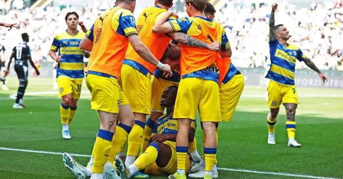 Napoli booed after losing to Lazio, putting Inter possibly one win from the Serie A crown