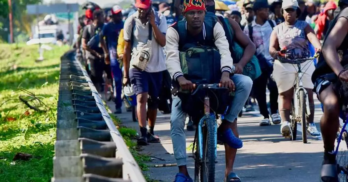 Migrant caravan leaves southern Mexican city but many are no longer aiming for the US border